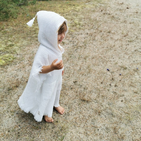 Linen Poncho. White